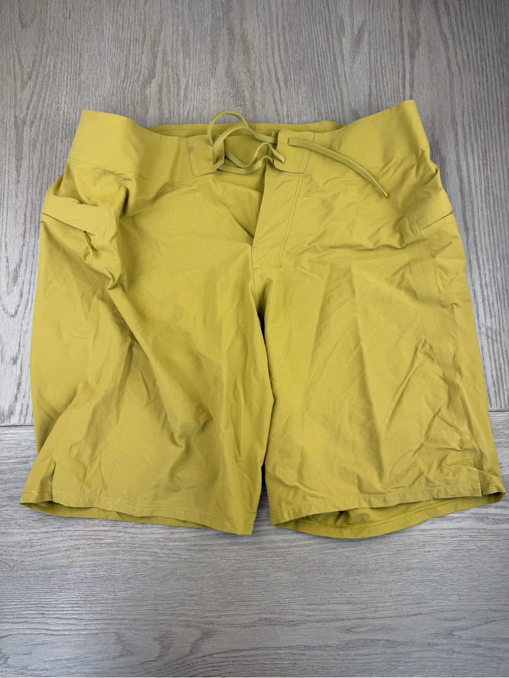 Lululemon Current State Board Shorts 9" in the Auric Gold colorway. Size 32.